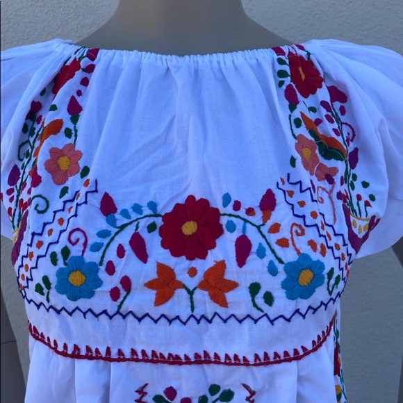 Mexican Embroidery Dress from Oaxaca - Picture 3 of 10